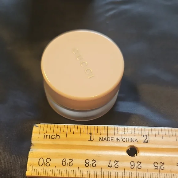 LIP GLOSS. Gucci Éclat De Beauté Multi-Use Gel Gloss - Tan - Picture 3 of 9